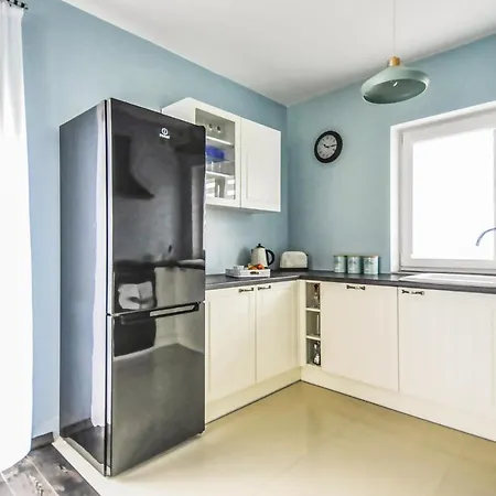 3 Bedroom Beautiful In Feriehus Zbychowo